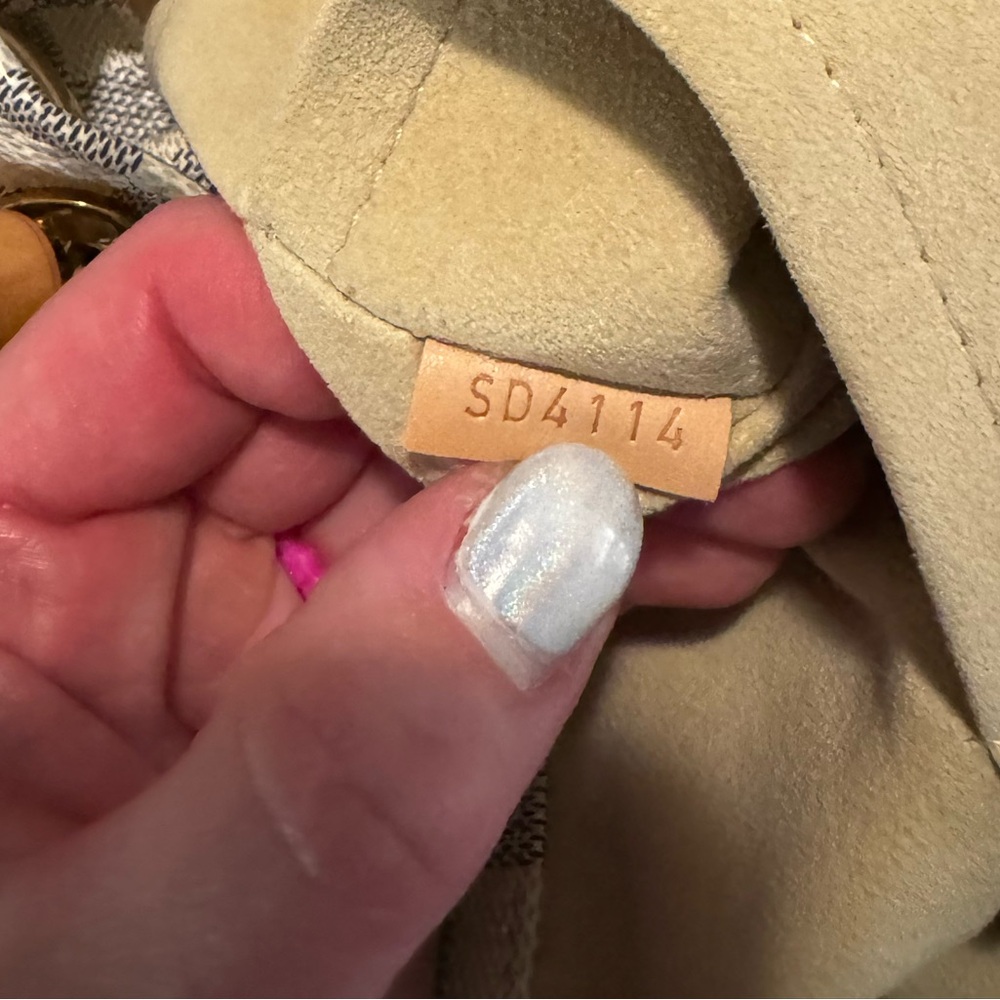 LOUIS VUITTON Damier Azur Artsy
MM. 100% Authentic - Picture 6 of 8